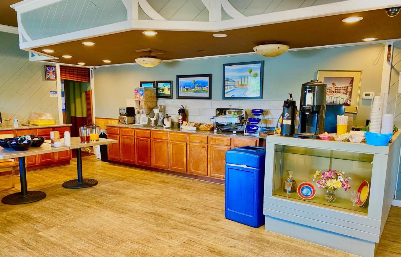 Days Inn By Wyndham Pensacola - Historic Downtown Extérieur photo