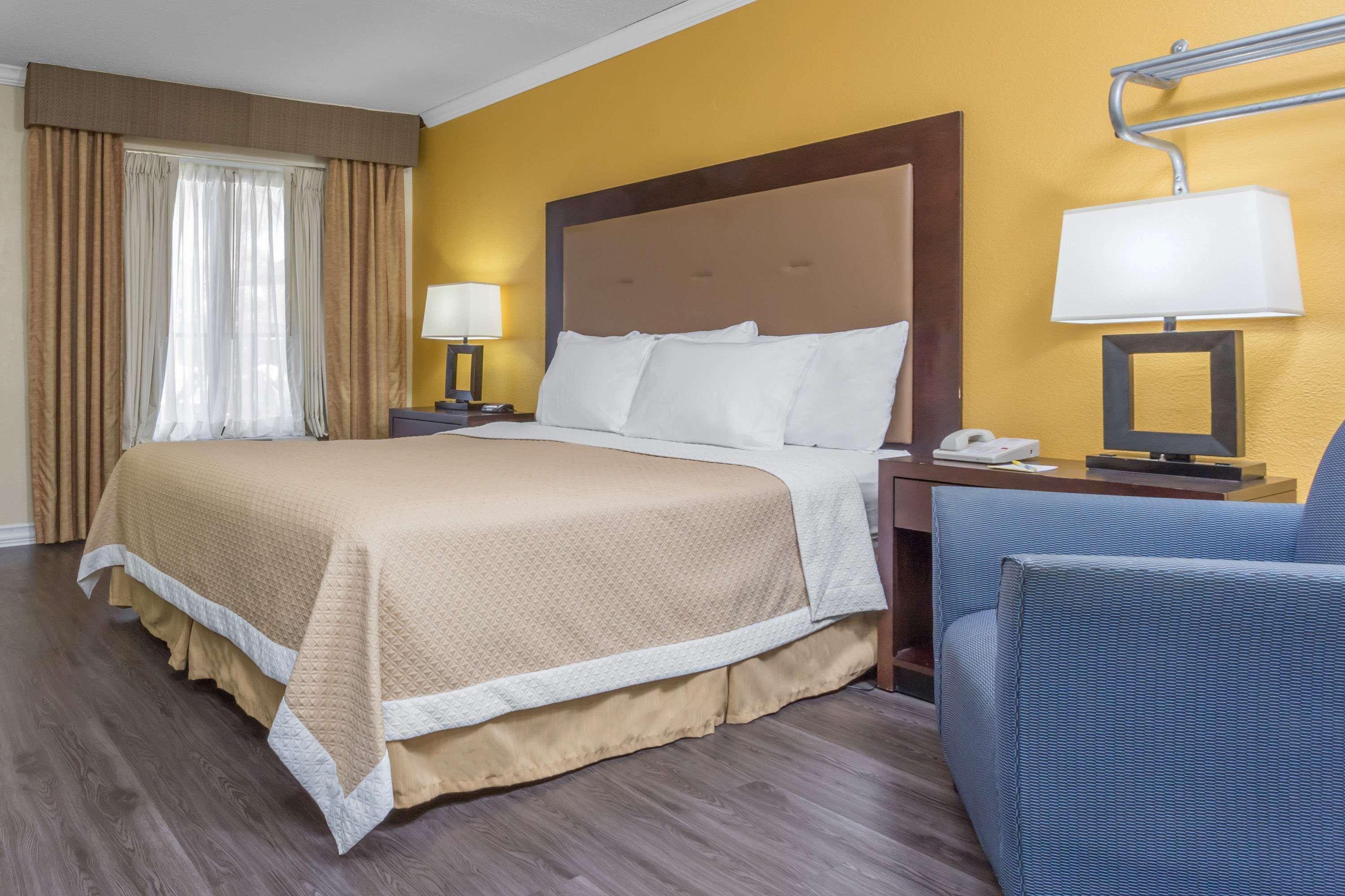 Days Inn By Wyndham Pensacola - Historic Downtown Extérieur photo