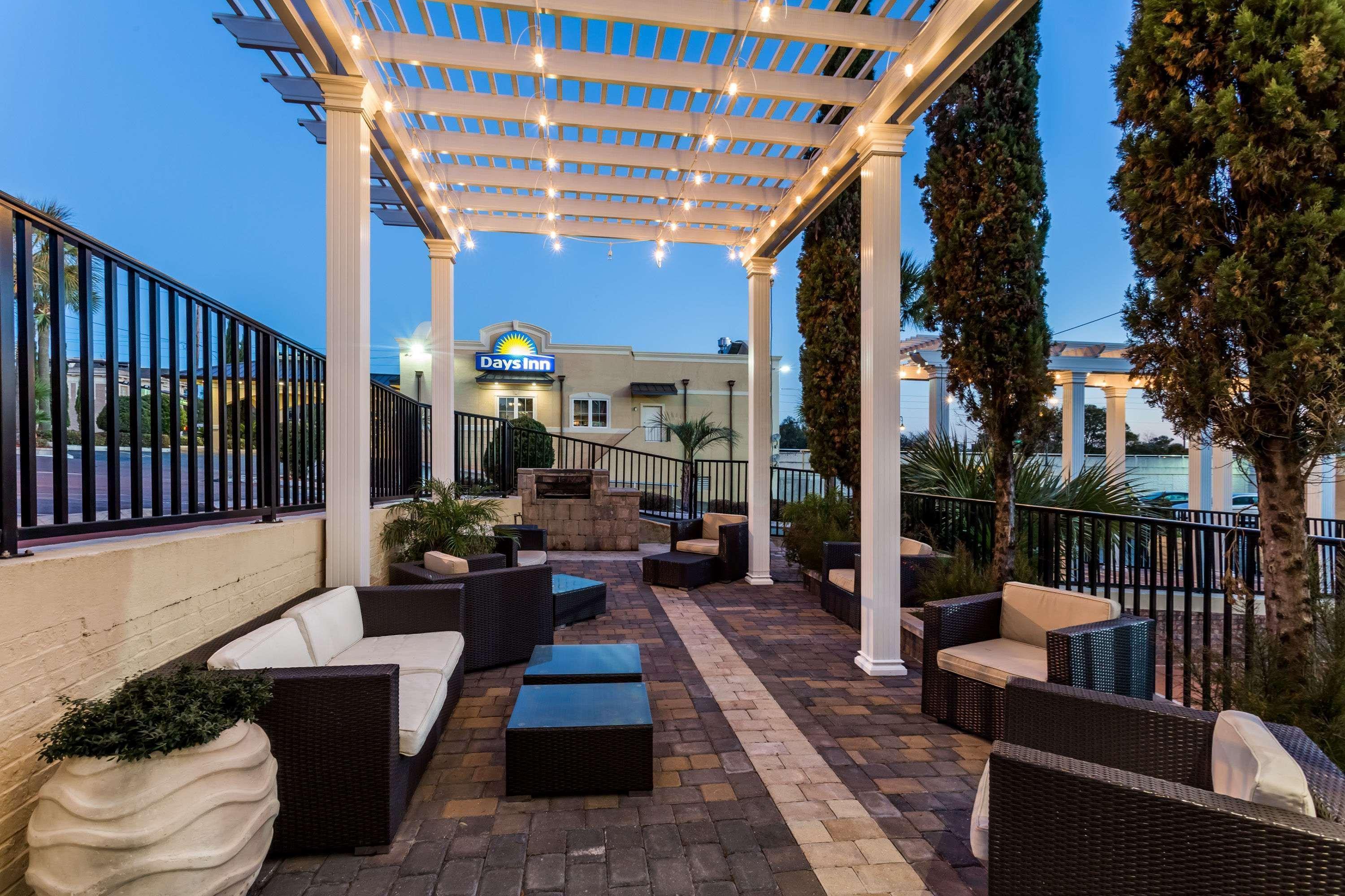 Days Inn By Wyndham Pensacola - Historic Downtown Extérieur photo
