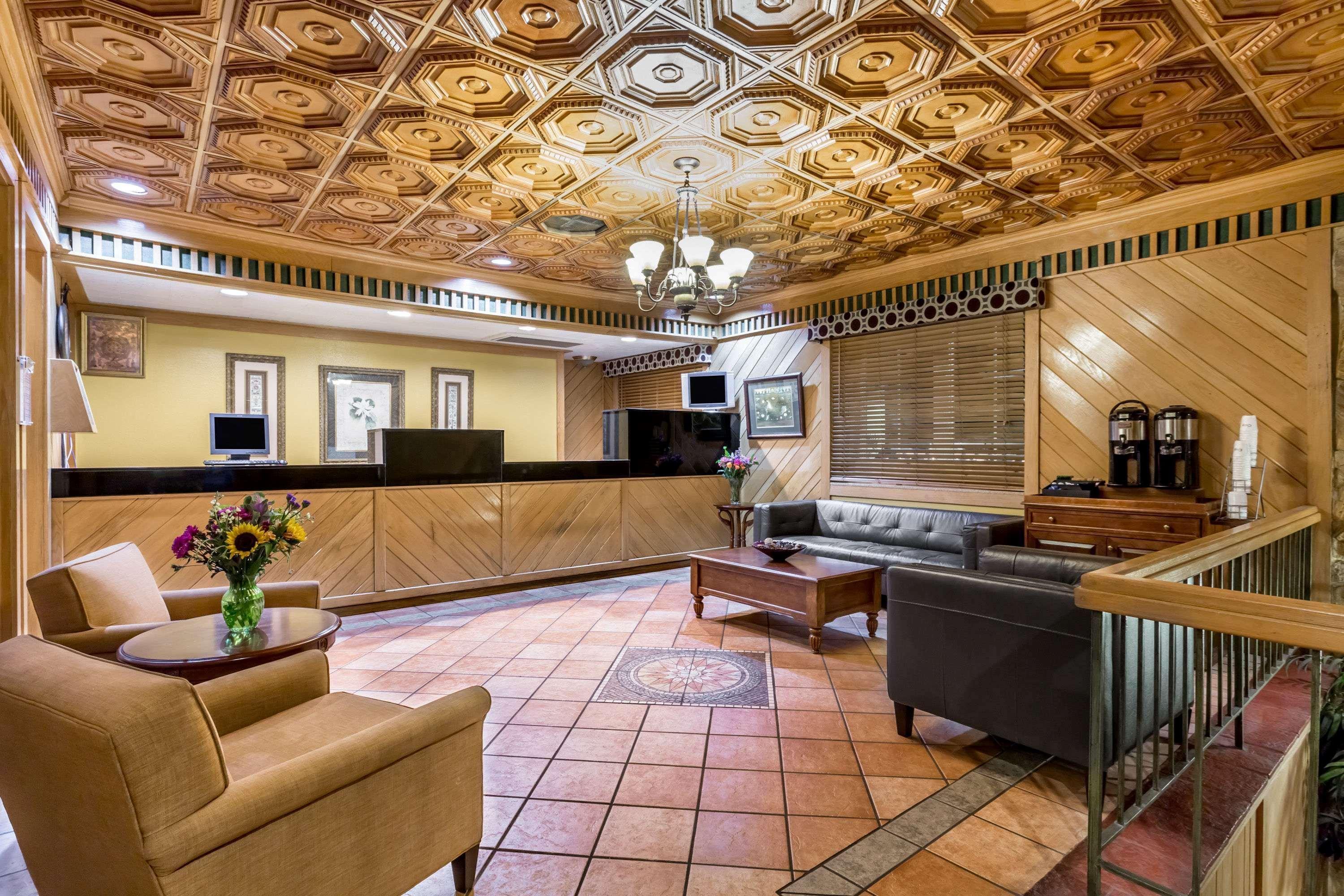 Days Inn By Wyndham Pensacola - Historic Downtown Extérieur photo