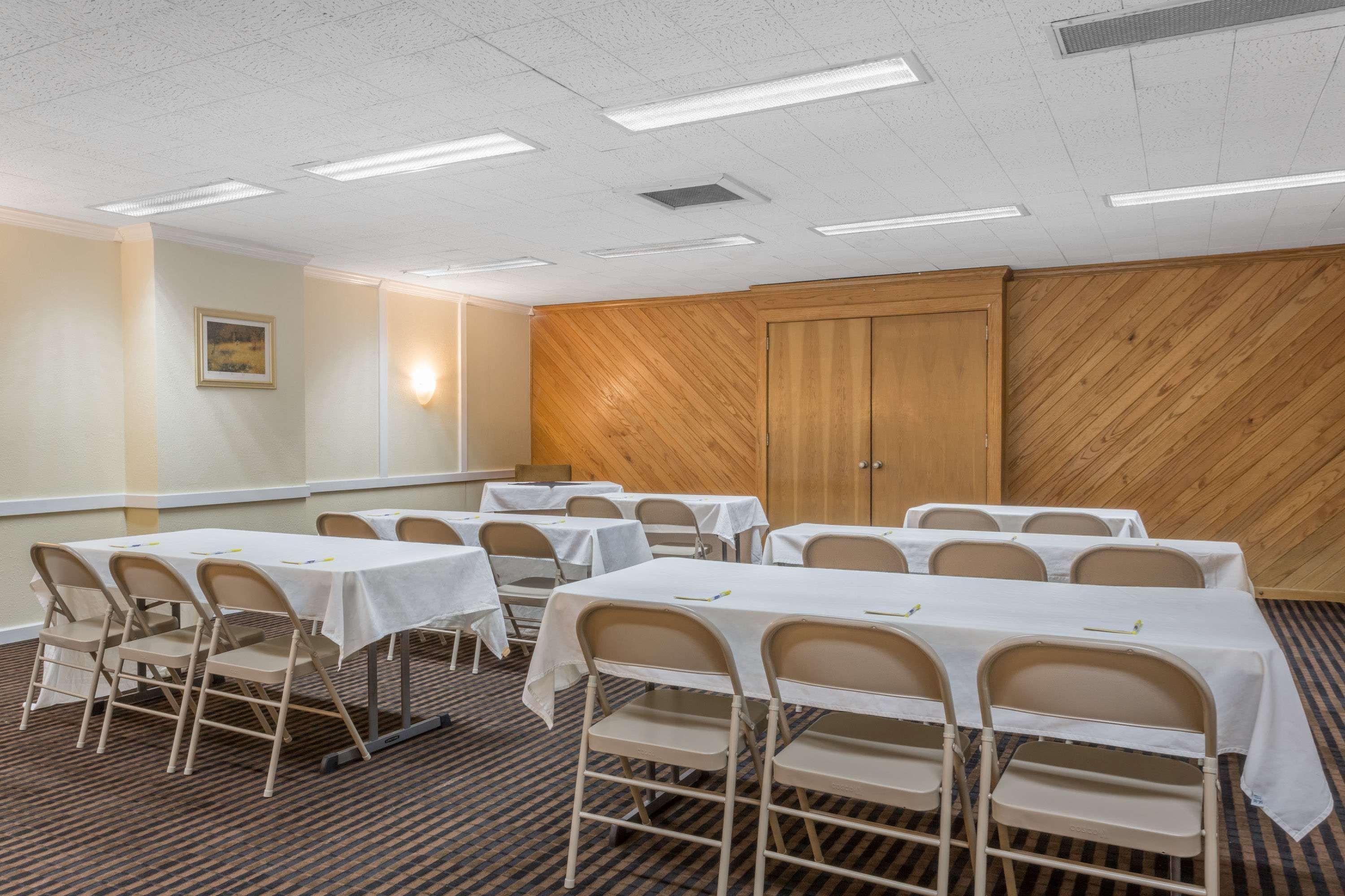 Days Inn By Wyndham Pensacola - Historic Downtown Extérieur photo