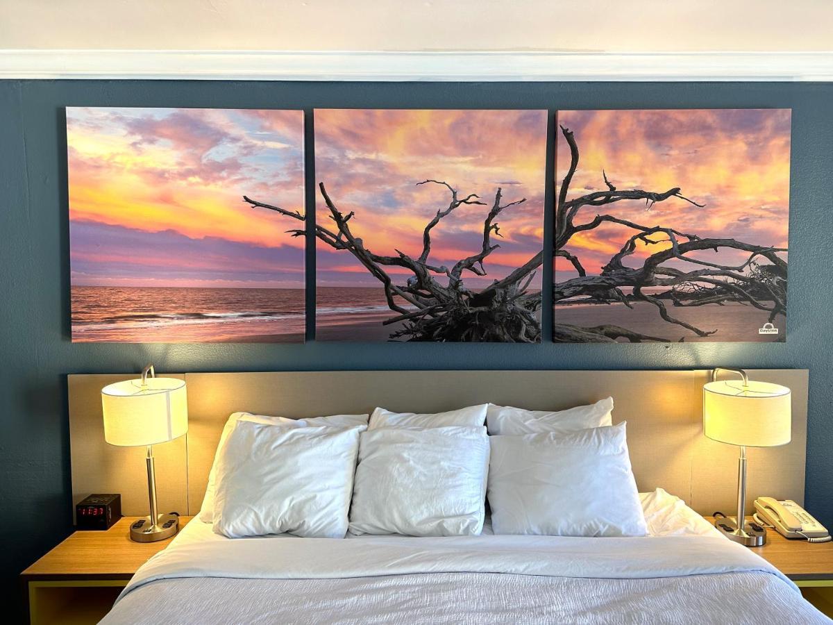 Days Inn By Wyndham Pensacola - Historic Downtown Extérieur photo