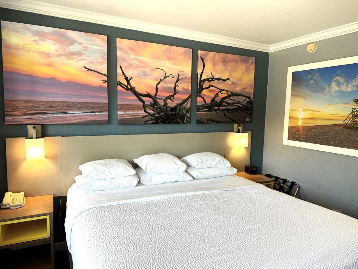 Days Inn By Wyndham Pensacola - Historic Downtown Extérieur photo