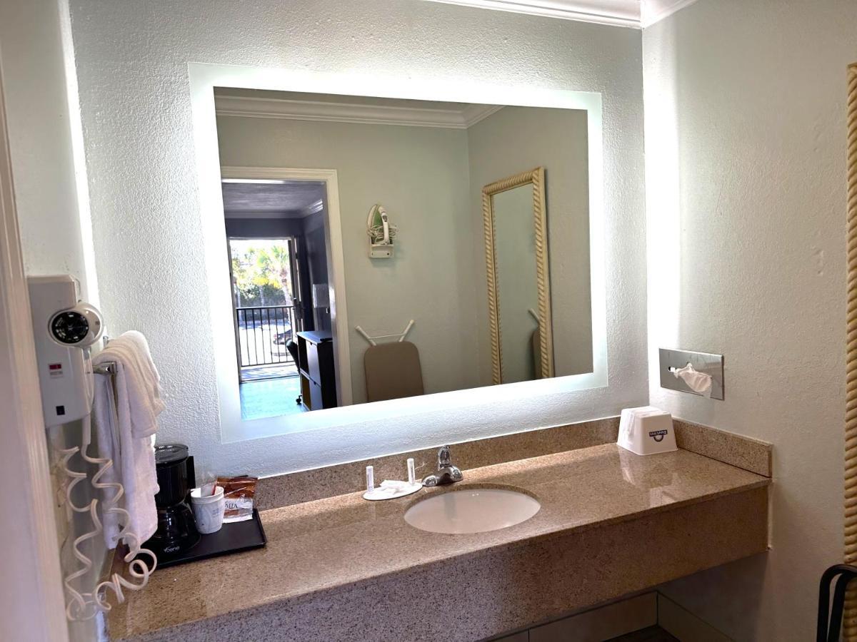 Days Inn By Wyndham Pensacola - Historic Downtown Extérieur photo