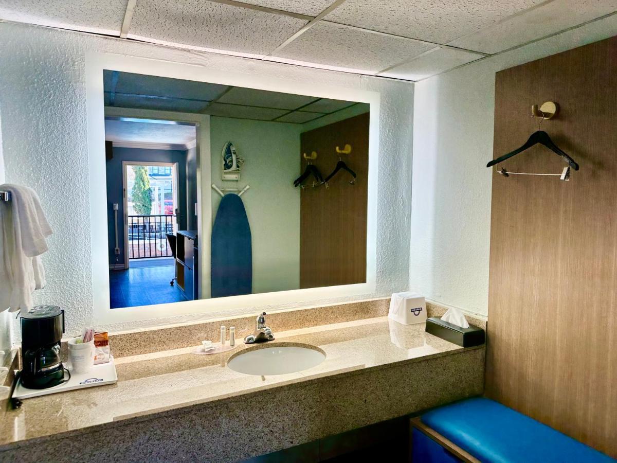 Days Inn By Wyndham Pensacola - Historic Downtown Extérieur photo