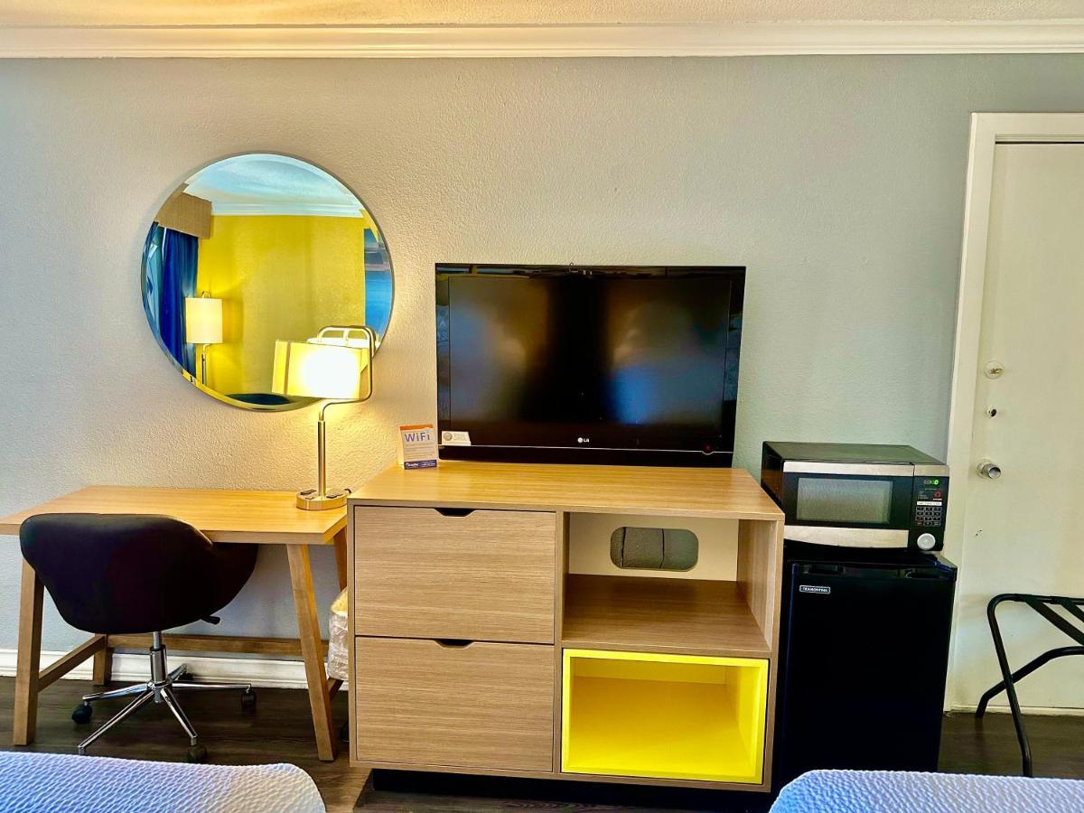 Days Inn By Wyndham Pensacola - Historic Downtown Extérieur photo
