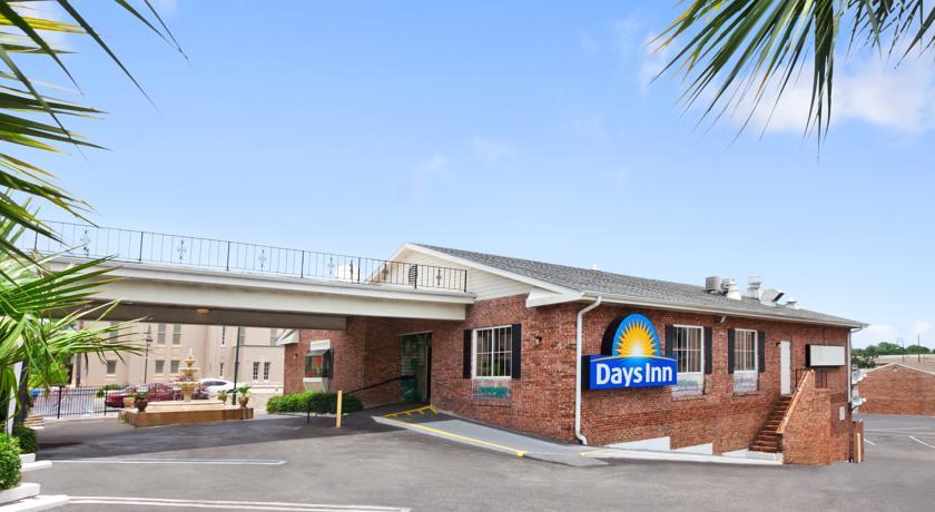 Days Inn By Wyndham Pensacola - Historic Downtown Extérieur photo
