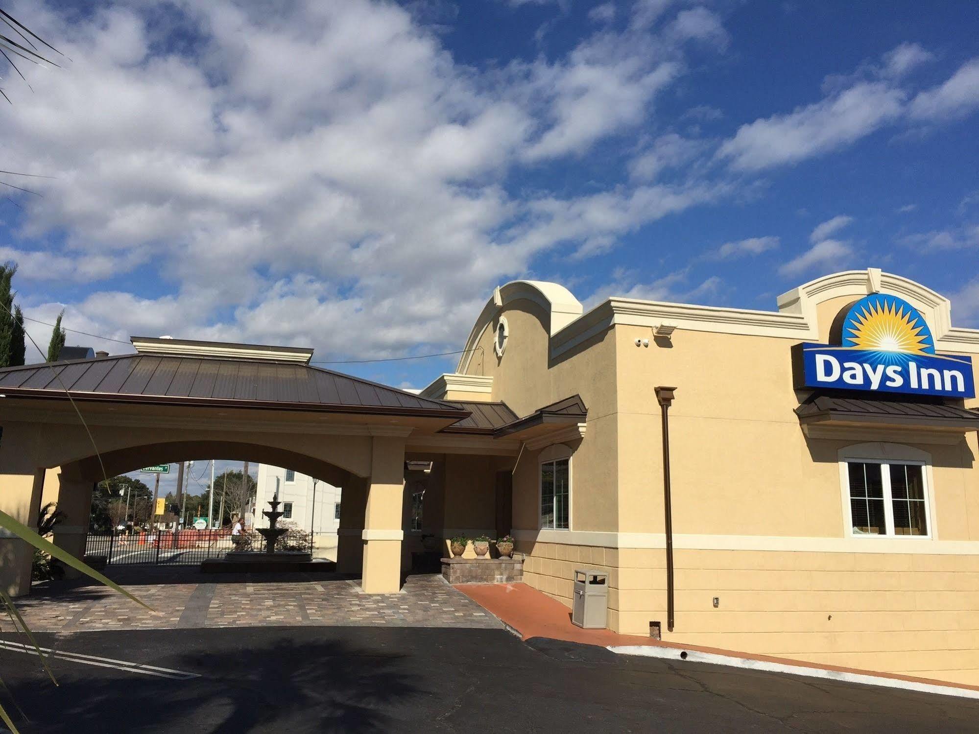 Days Inn By Wyndham Pensacola - Historic Downtown Extérieur photo