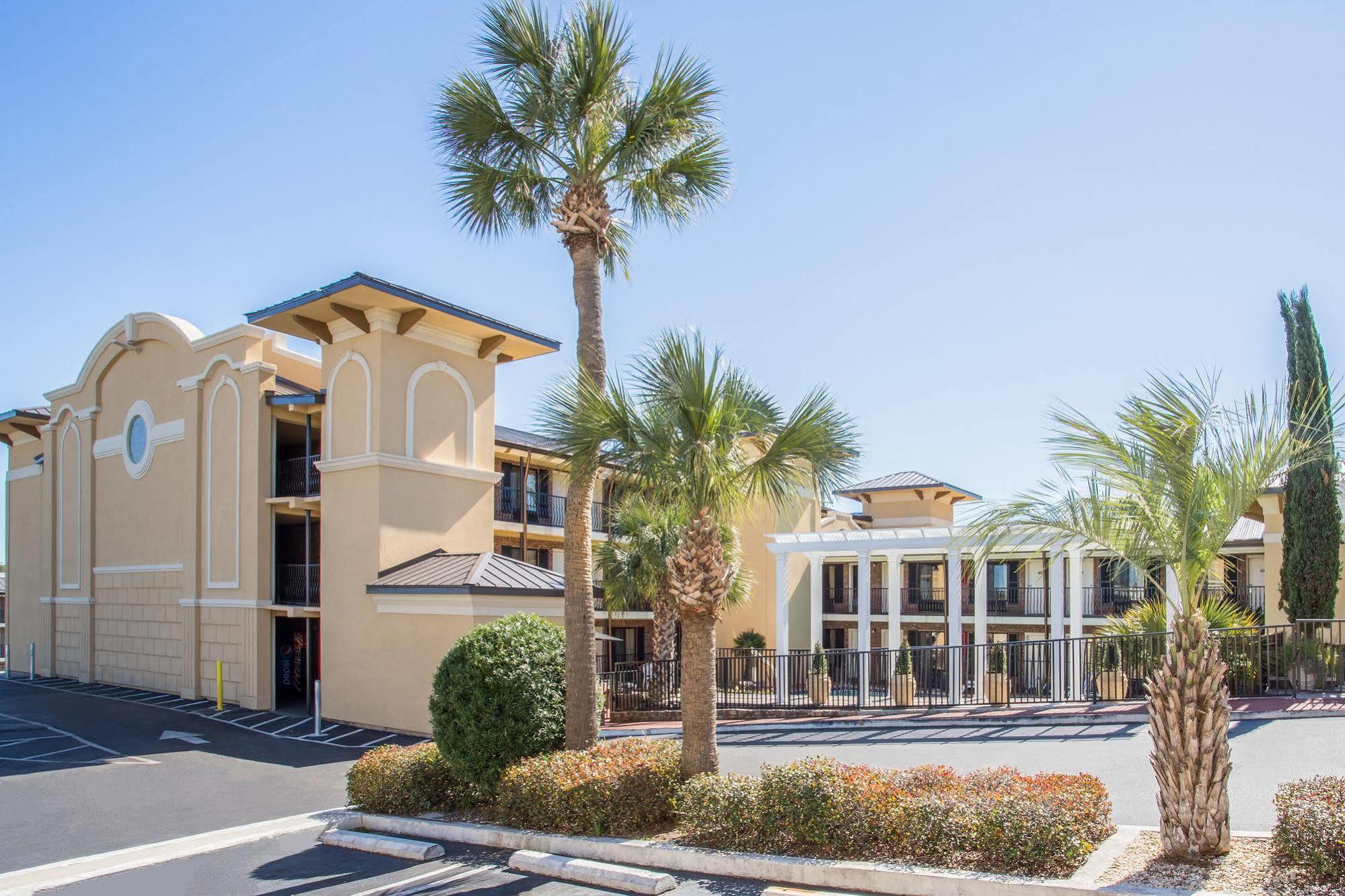 Days Inn By Wyndham Pensacola - Historic Downtown Extérieur photo